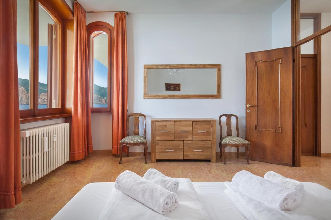 Villa Francesca-Grande Appartamento In Riva Al Lago Brenzone sul Garda Eksteriør billede