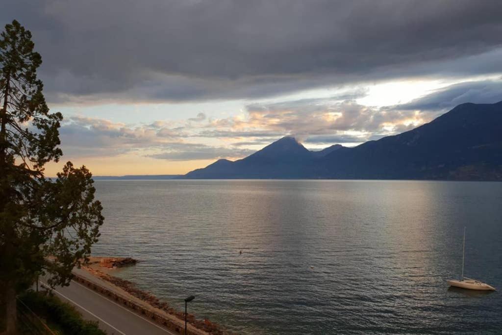 Villa Francesca-Grande Appartamento In Riva Al Lago Brenzone sul Garda Eksteriør billede