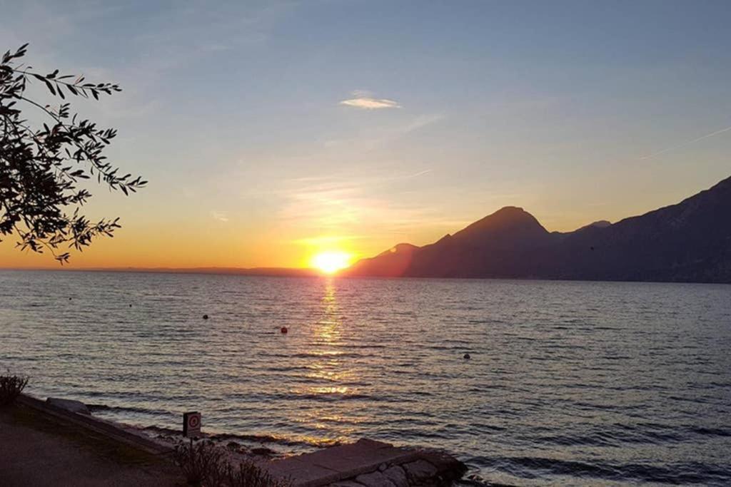 Villa Francesca-Grande Appartamento In Riva Al Lago Brenzone sul Garda Eksteriør billede